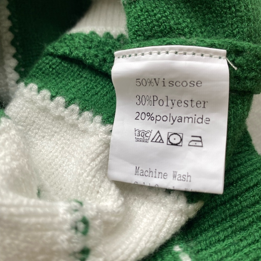 Stylish Green and White V-Neck Sweater - Picture 7 of 7